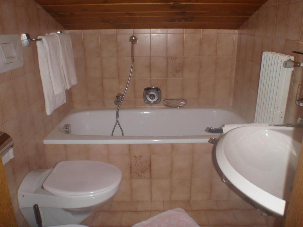 Hotel Silvesterhof Toblach Zimmer foto